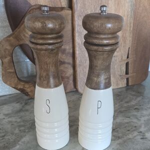 Mud Pie Farmhouse Inspired S&P Mill Set, NWOT